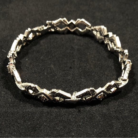 BRACELET - SILVER-TONE WITH 7 RHINESTONES EACH SET IN A SQUARE SETTING - Picture 3 of 16